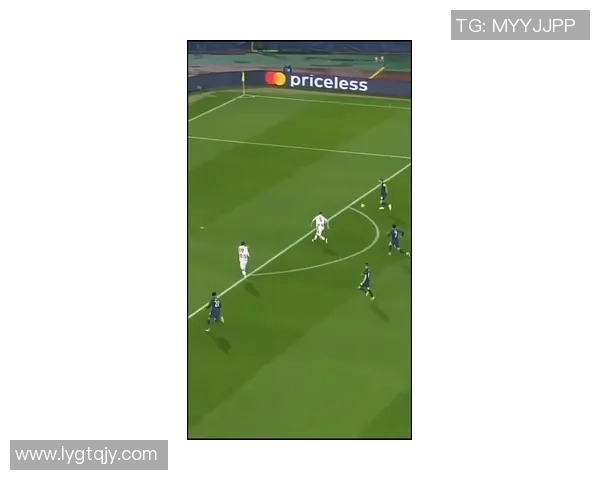 中国5号足球球星是谁及其在国内外赛场的表现分析 中国5号足球球星是谁及其在国内外赛场的表现分析