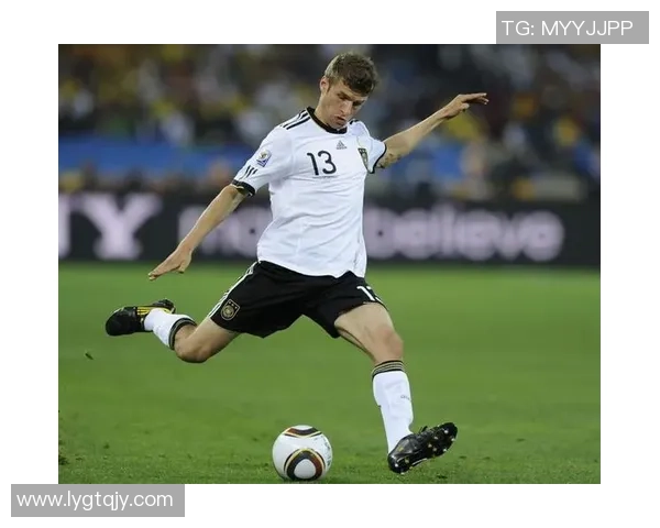 德国足球队明星球员风采展示 各位置精英全面解析与成长轨迹